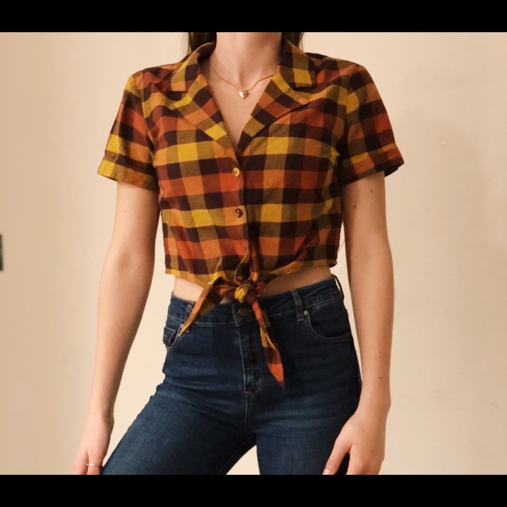 FOREVER 21 multi color plaid cropped collard shirt